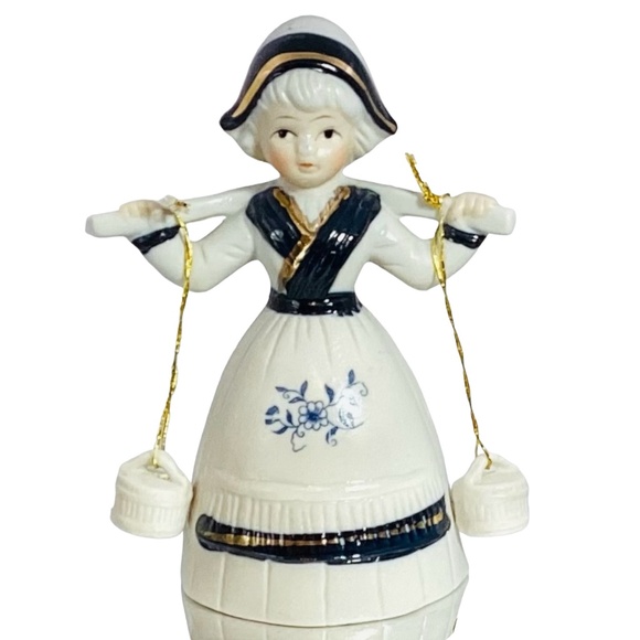 Dutch Girl Carrying Water Pails Buckets Figurine Blue & White Taiwan - Picture 1 of 4